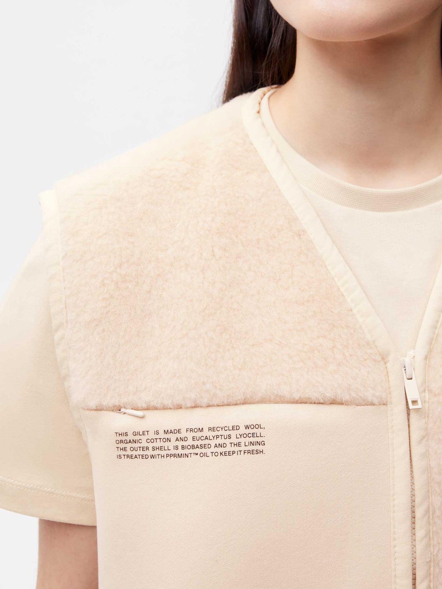 Womens Recycled Wool Fleece Gilet—sand
